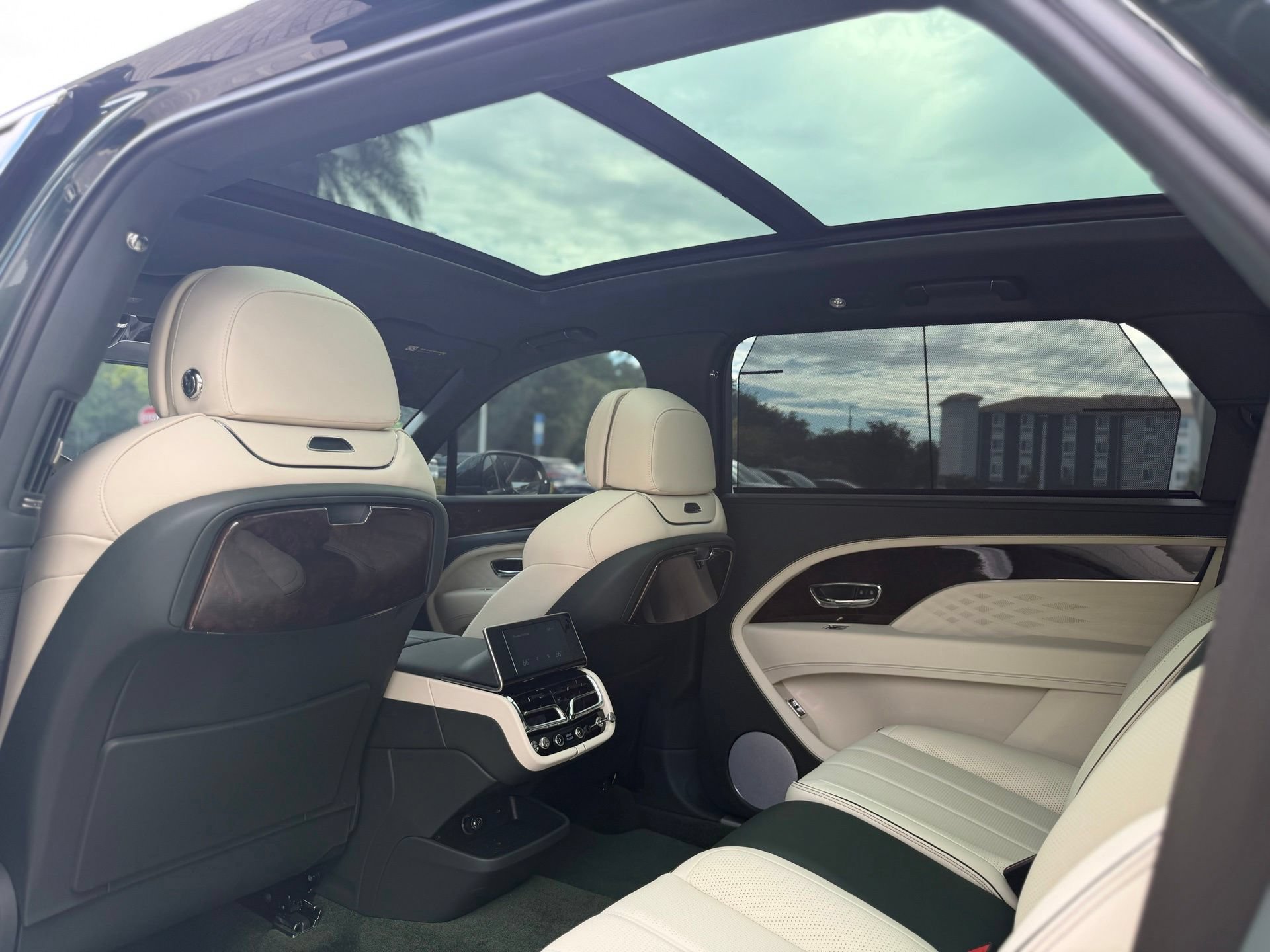 Certified 2024 Bentley Bentayga Extended Wheelbase AWD/4WD image 46