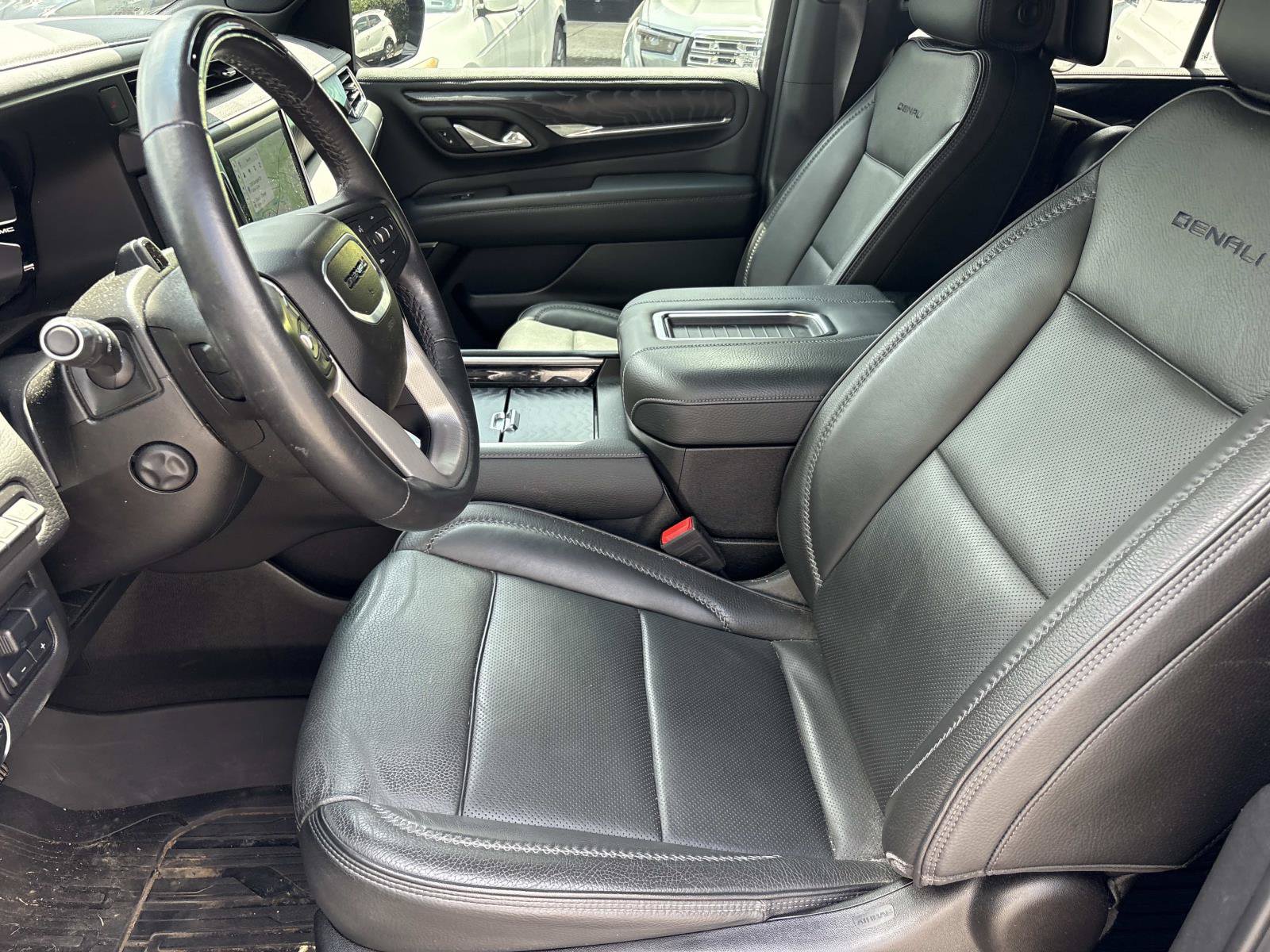 Used 2024 GMC Yukon Denali w/ Advanced Technology Package AWD/4WD image 14