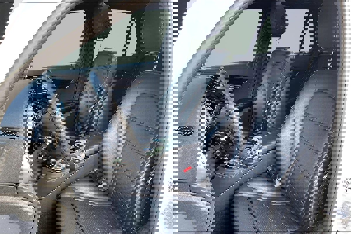 Used 2018 Mercedes-Benz GLC 300 SUV image 25