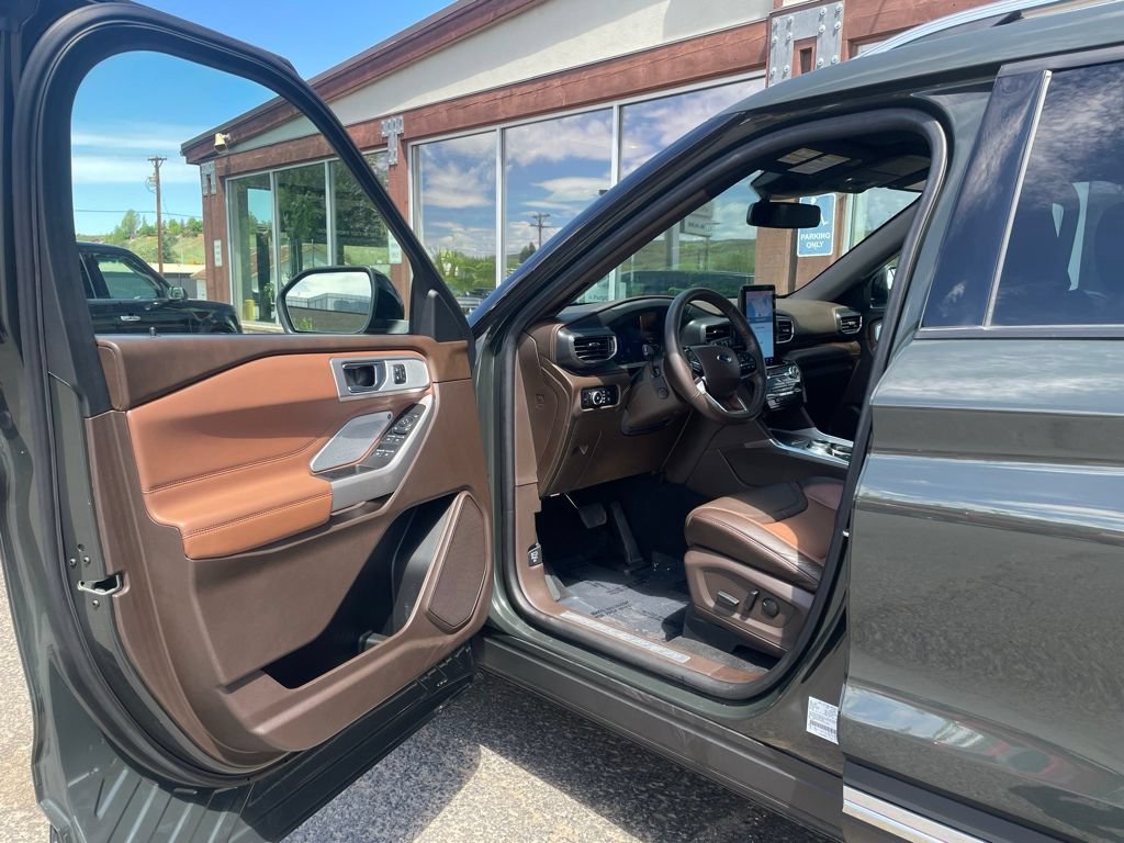 Used 2024 Ford Explorer King Ranch w/ Technology Package AWD/4WD image 12