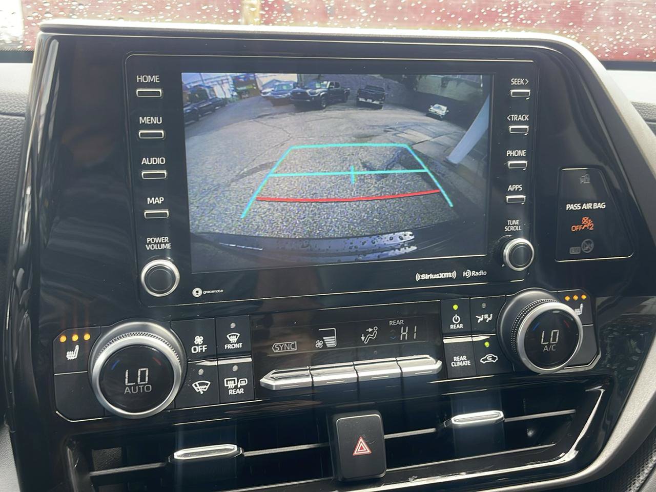 Used 2022 Toyota Highlander XLE AWD/4WD image 14