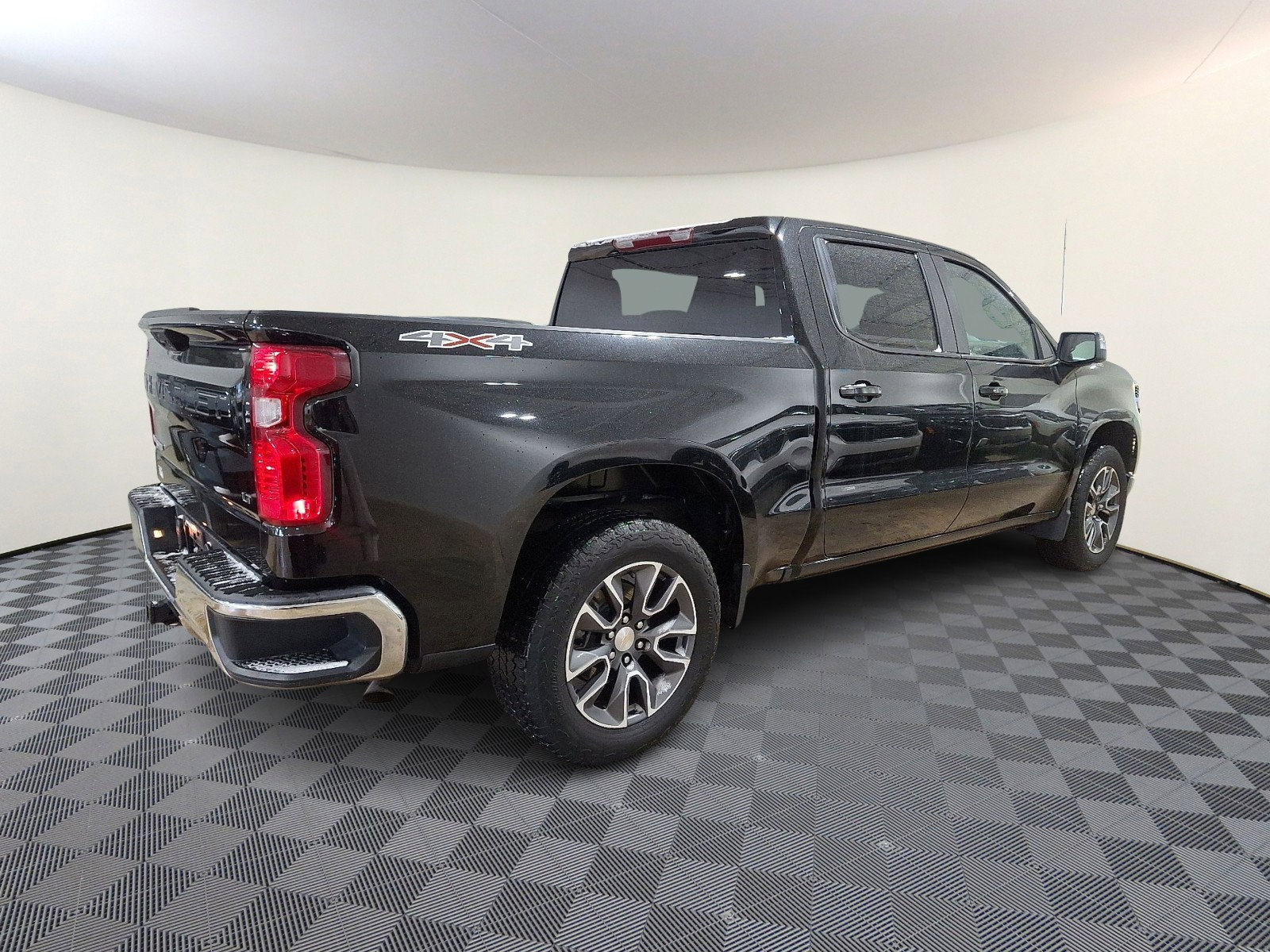 Used 2024 Chevrolet Silverado 1500 LT image 6