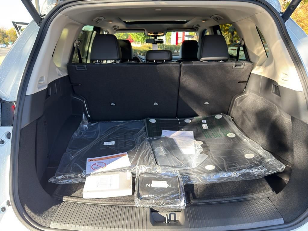 New 2026 Nissan Rogue Platinum image 33