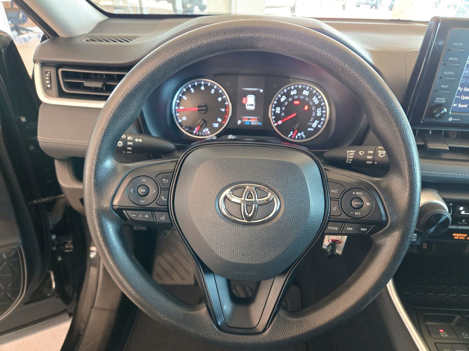 Used 2021 Toyota RAV4 LE image 11