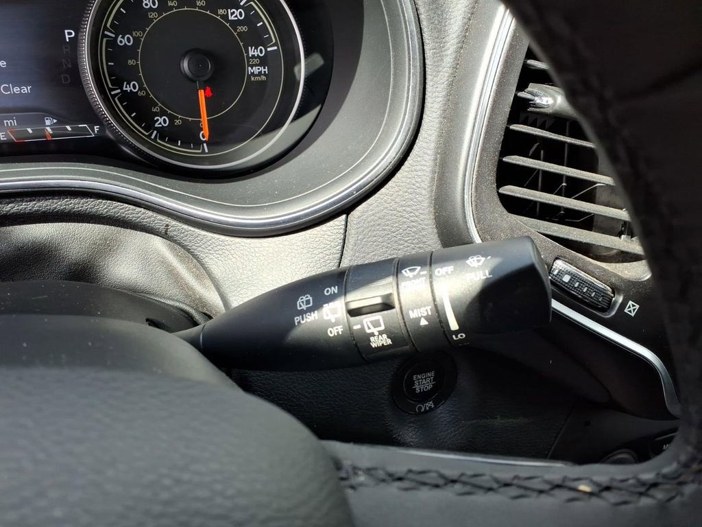 Used 2020 Jeep Cherokee Trailhawk image 22