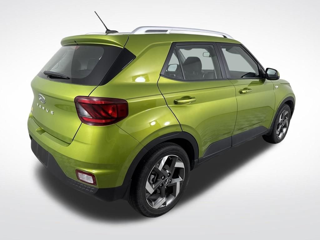 Used 2024 Hyundai Venue SEL image 2