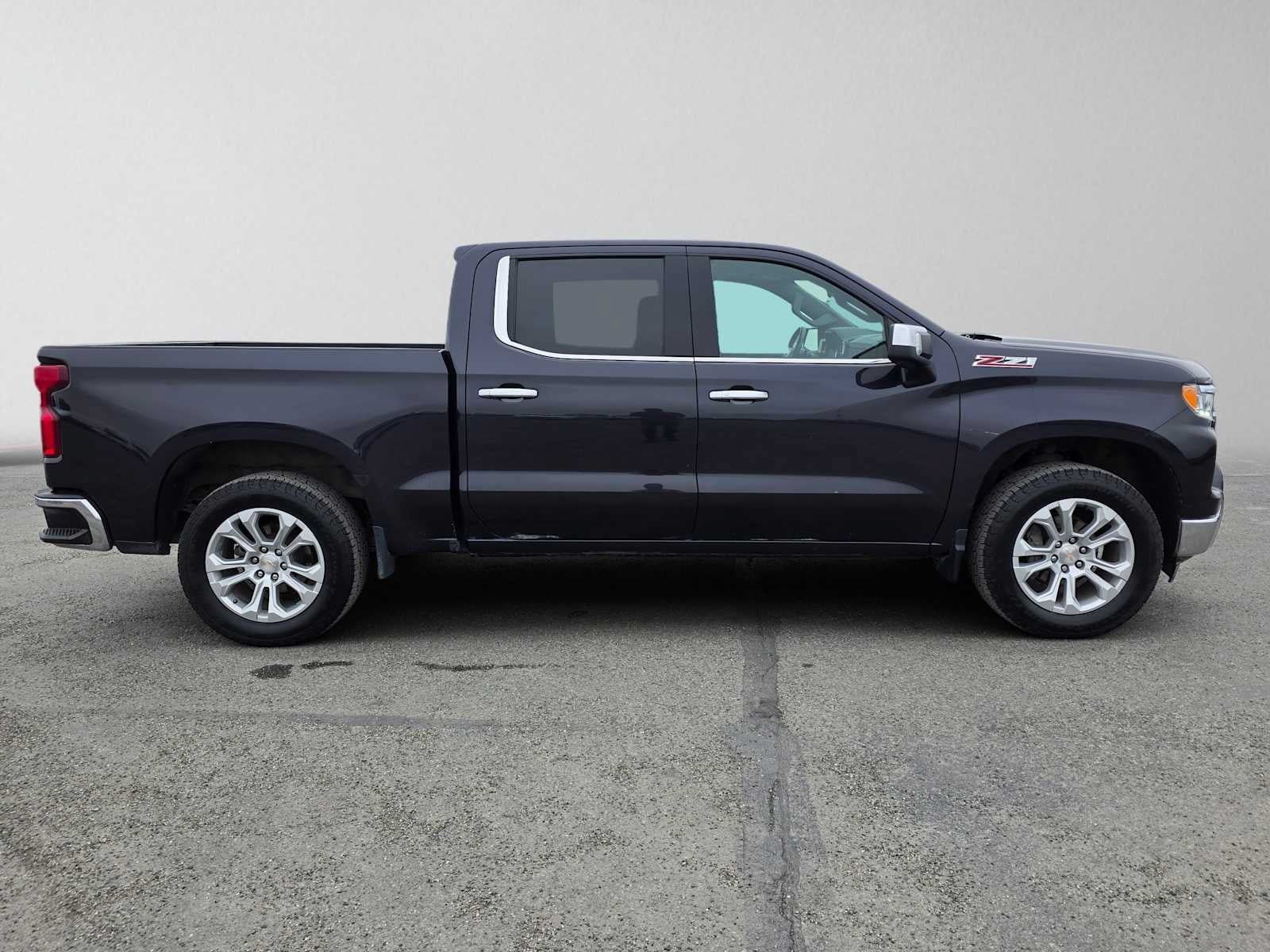 Used 2022 Chevrolet Silverado 1500 LTZ AWD/4WD image 2