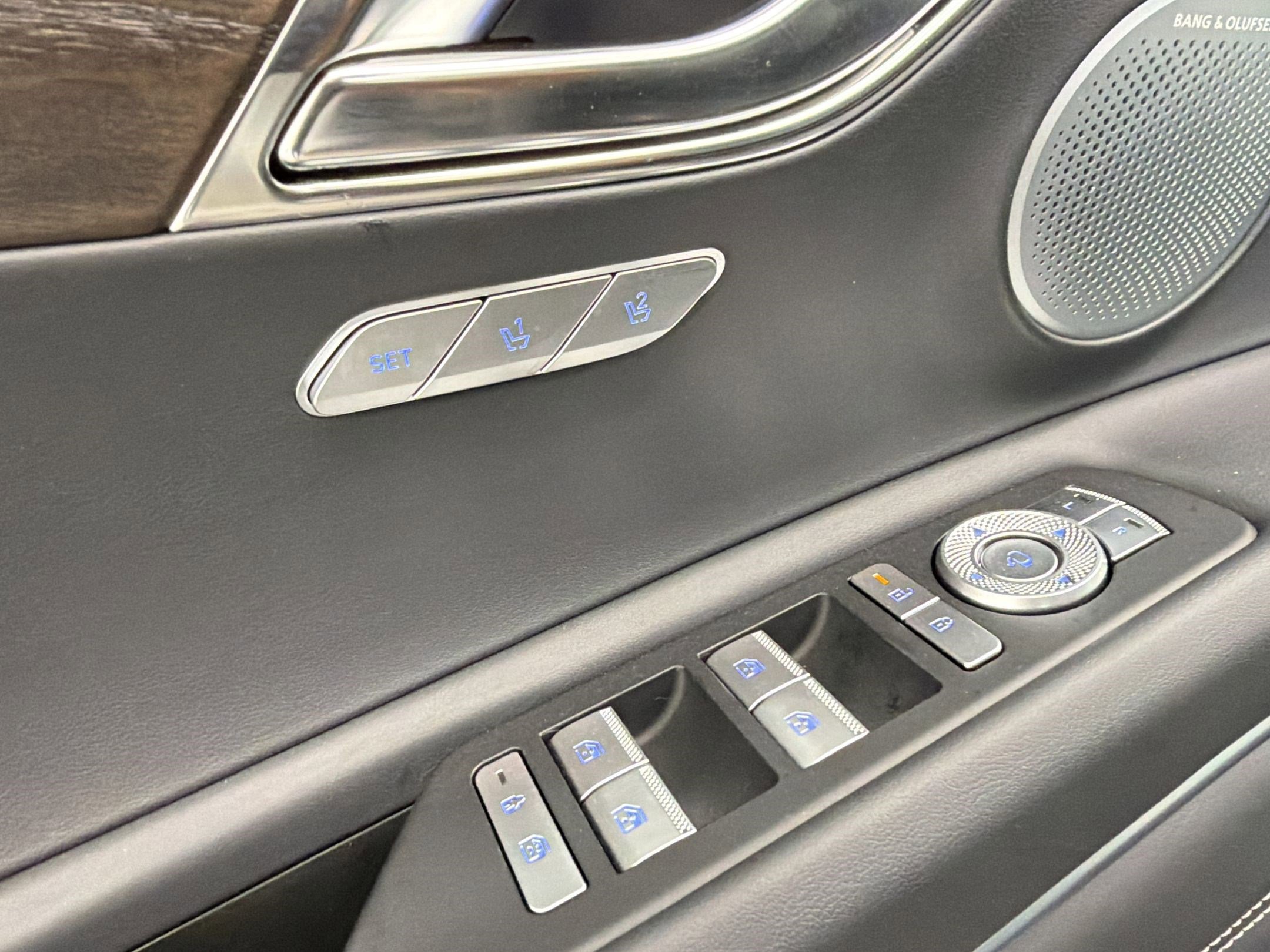 Used 2025 Genesis GV80 2.5T Prestige image 12