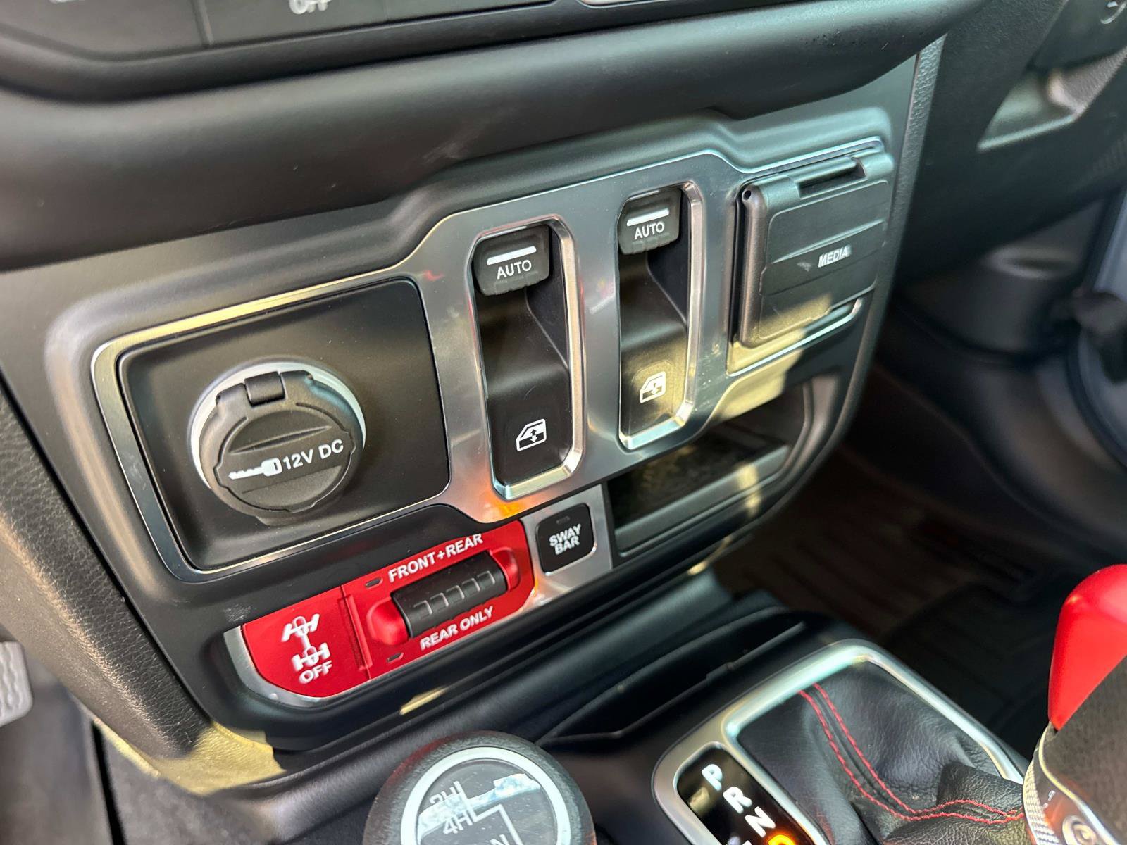 Used 2019 Jeep Wrangler Rubicon w/ Steel Bumper Group AWD/4WD image 19