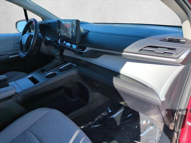 Certified 2026 Toyota Sienna LE AWD/4WD image 21