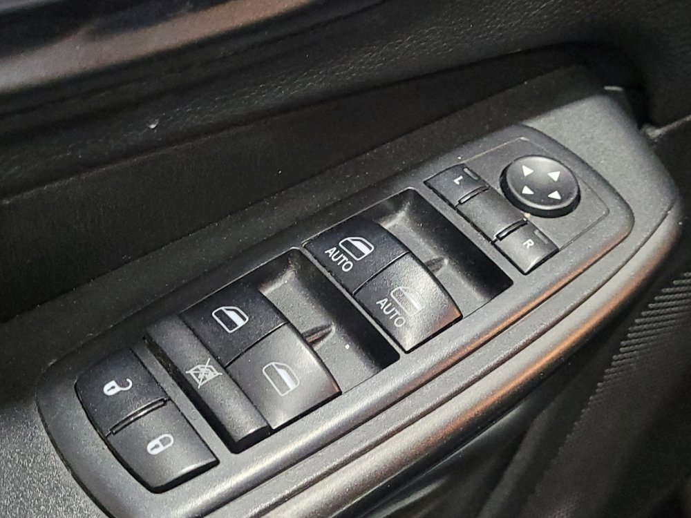 Used 2019 Jeep Cherokee Trailhawk image 27