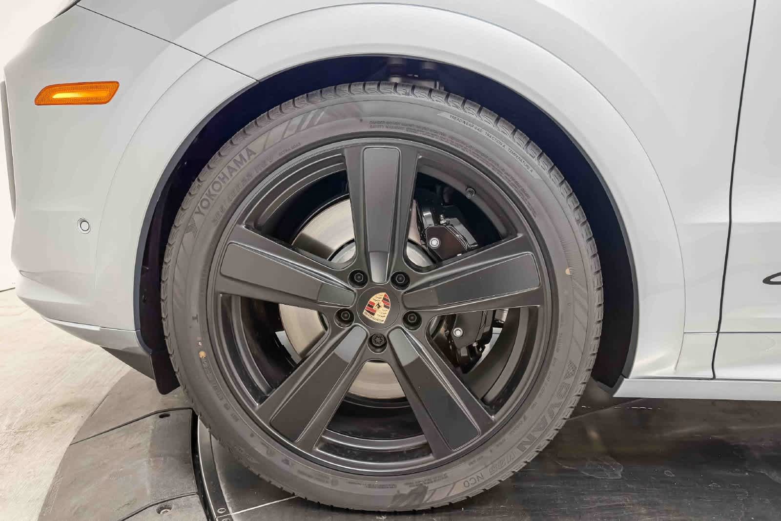 New 2026 Porsche Cayenne GTS AWD/4WD image 13