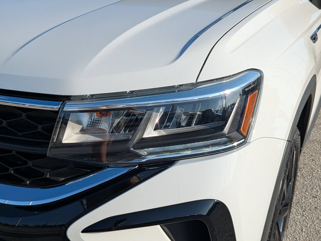 Certified 2023 Volkswagen Taos SE w/ Panoramic Sunroof Package FWD image 7