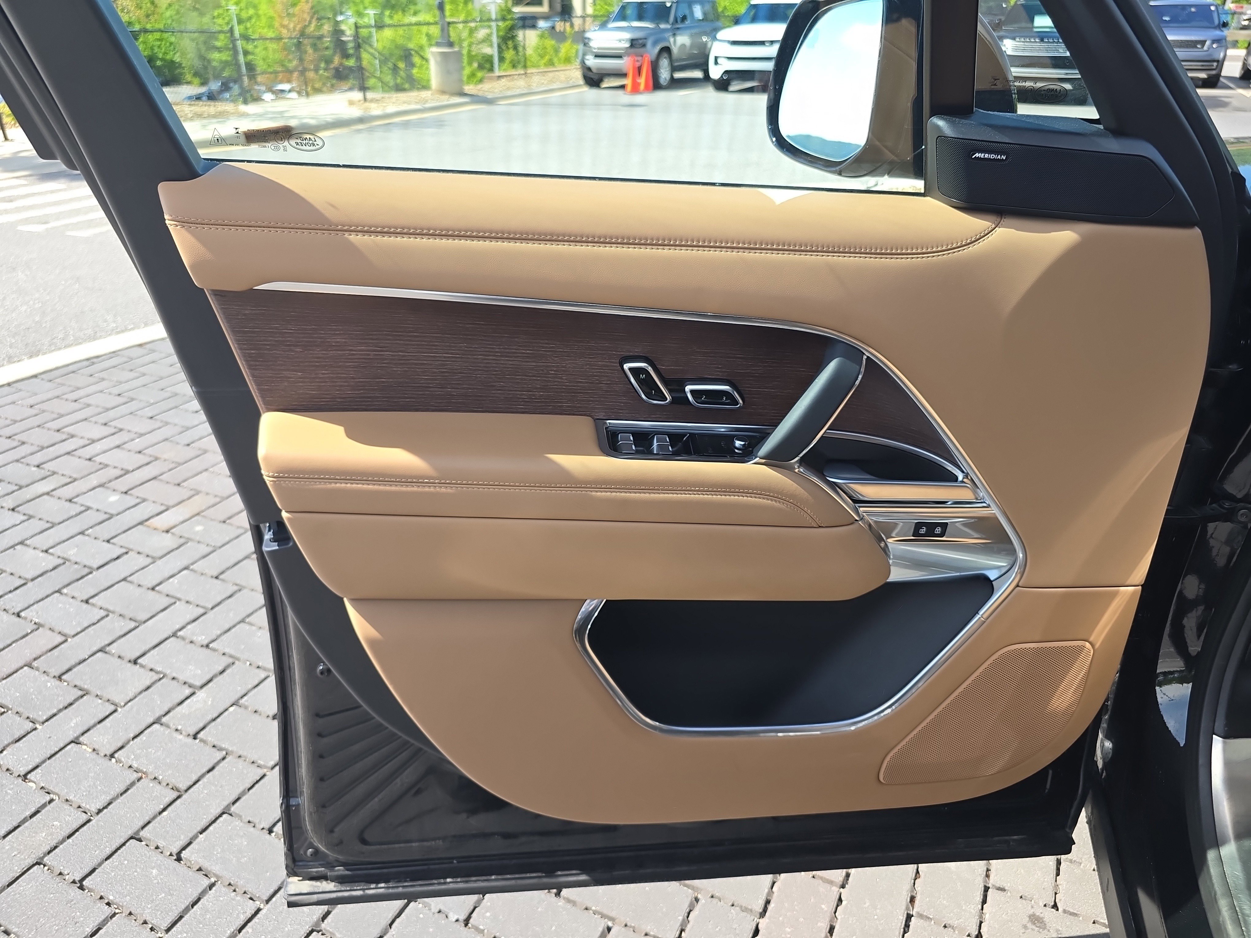 Used 2024 Land Rover Range Rover SE AWD/4WD image 18