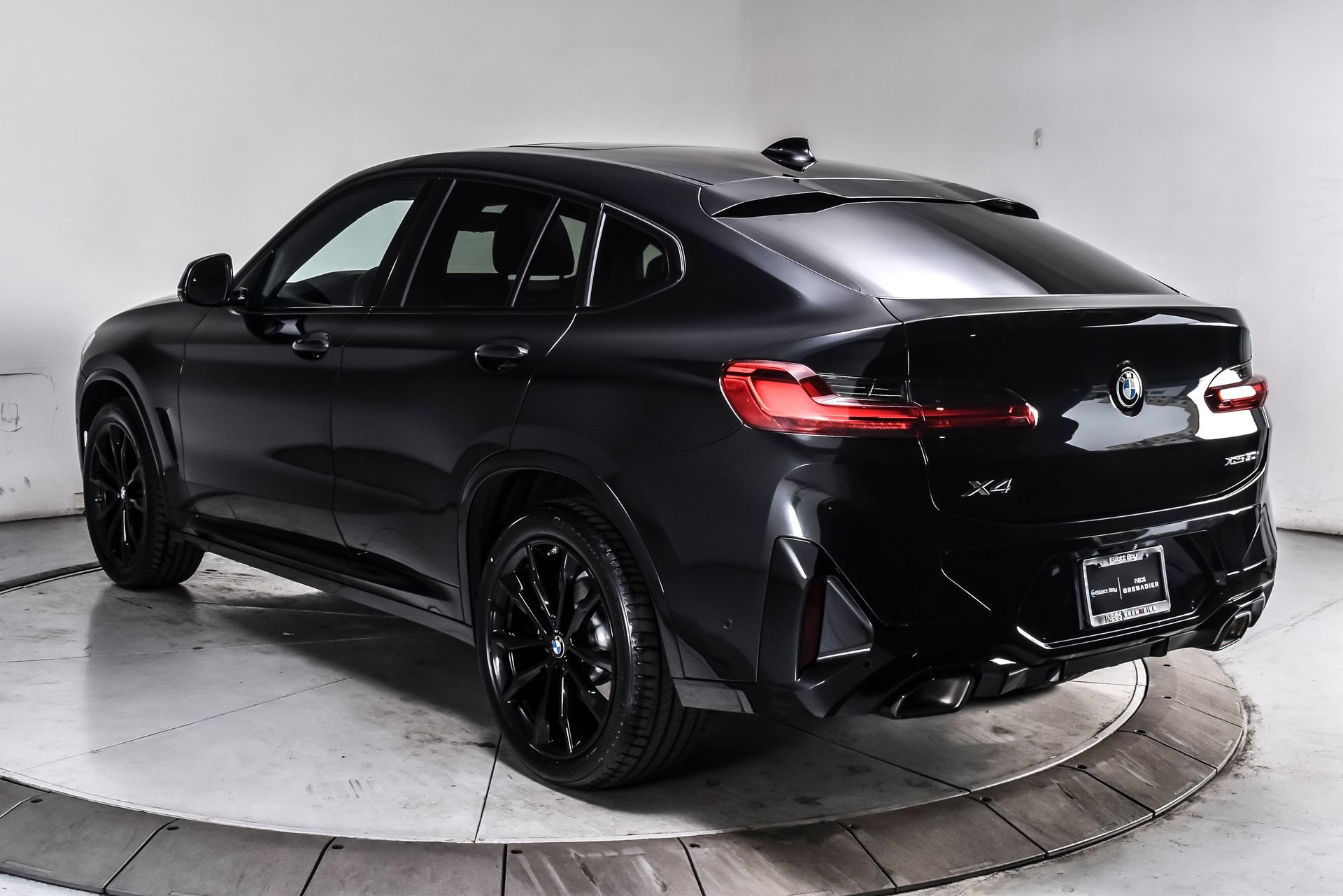 Used 2024 BMW X4 xDrive30i w/ Premium Package AWD/4WD image 4