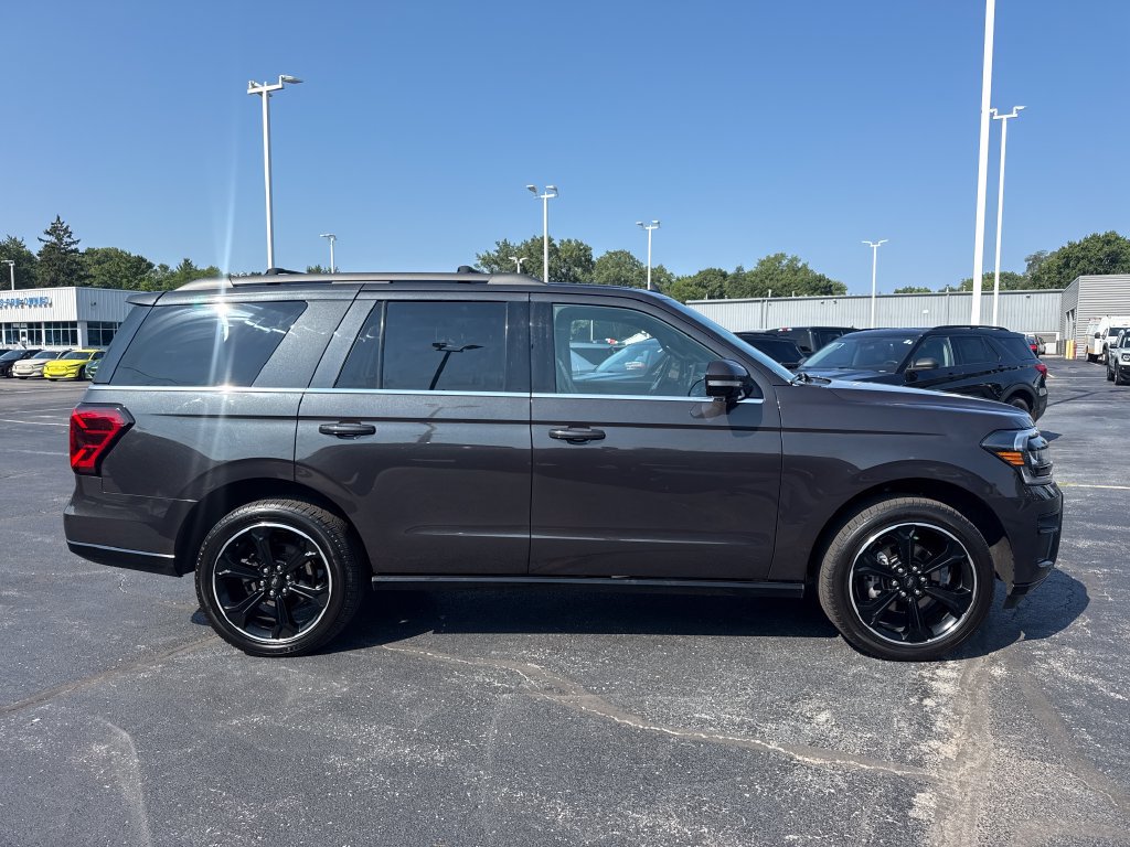 Used 2023 Ford Expedition Limited AWD/4WD image 7