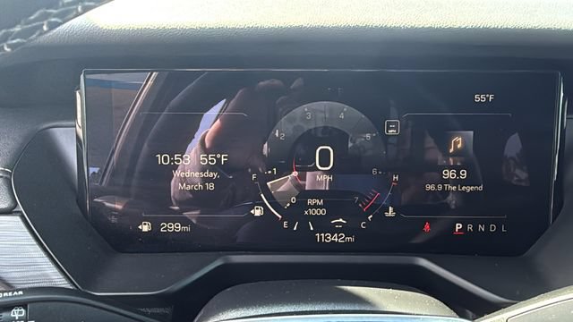 Used 2025 GMC Acadia Elevation FWD image 15