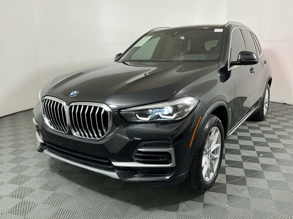 Certified 2022 BMW X5 xDrive40i w/ Premium Package AWD/4WD image 2