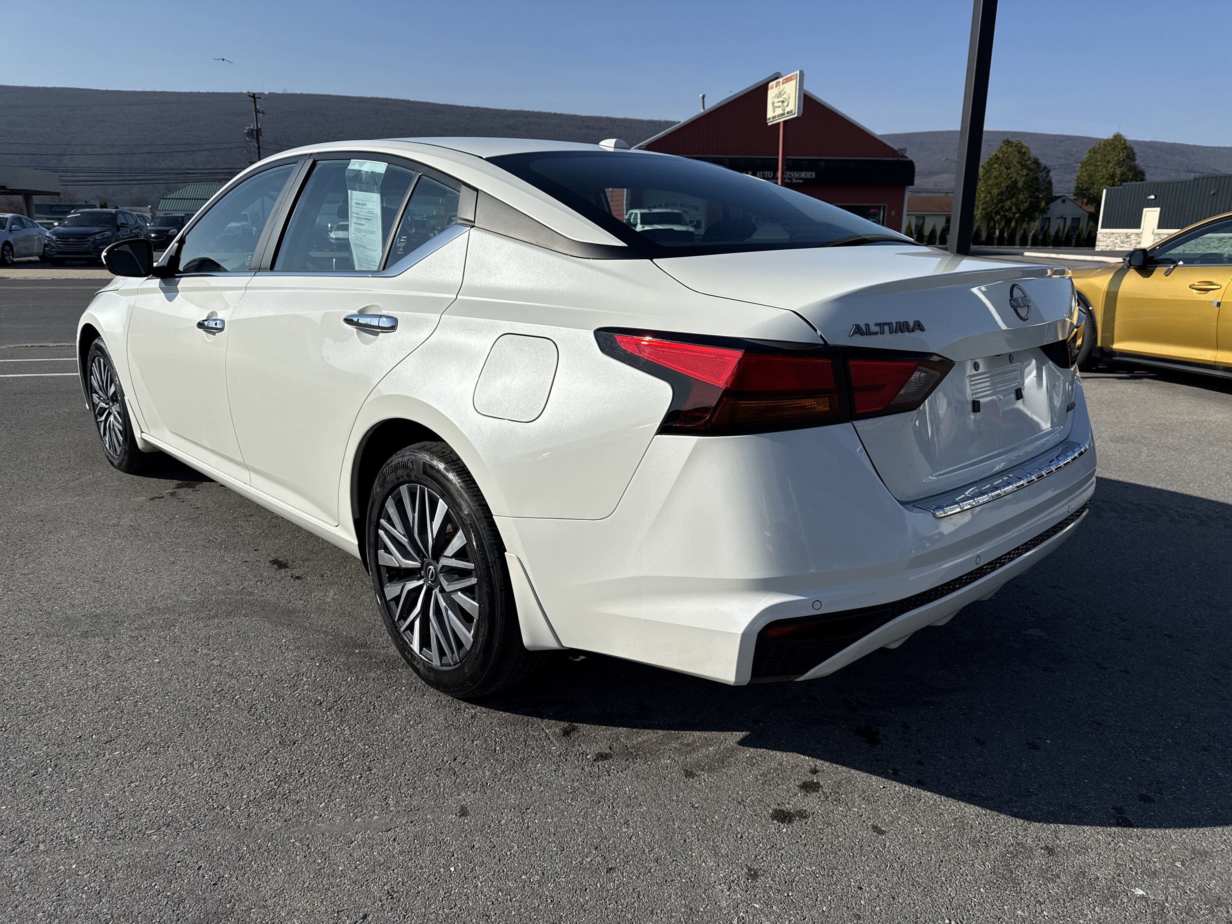 Used 2023 Nissan Altima 2.5 SV AWD/4WD image 6