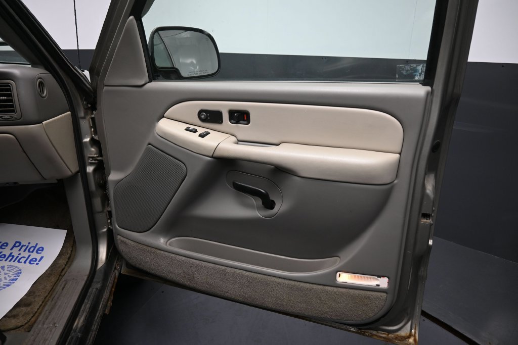 Used 2000 Chevrolet Suburban LT w/ LT Preferred Equipment Group AWD/4WD image 16
