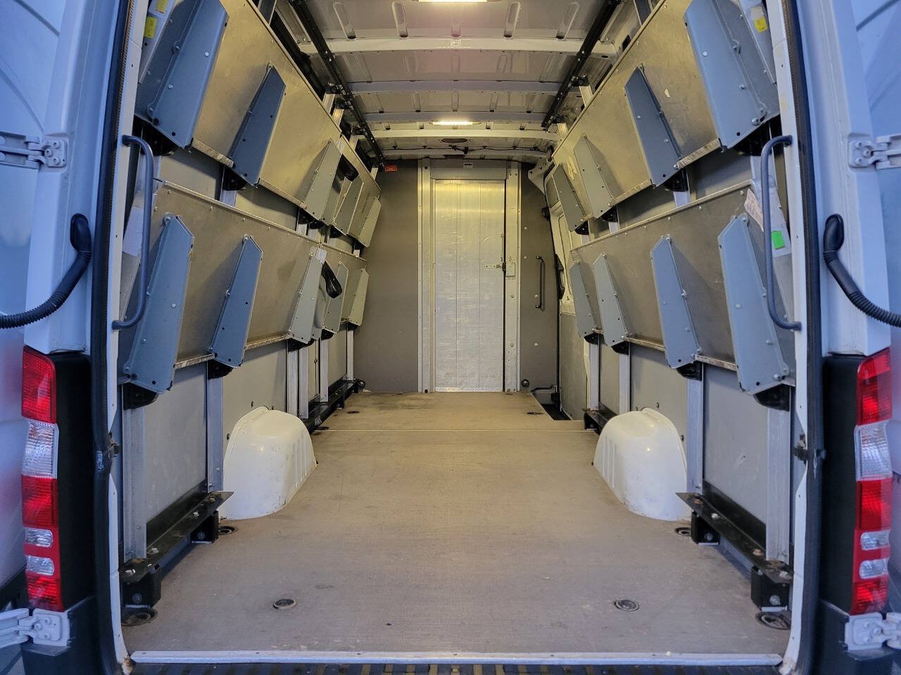 Used 2016 Mercedes-Benz Sprinter 2500 image 19