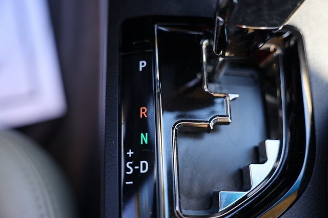 Used 2016 Toyota Avalon Limited image 28