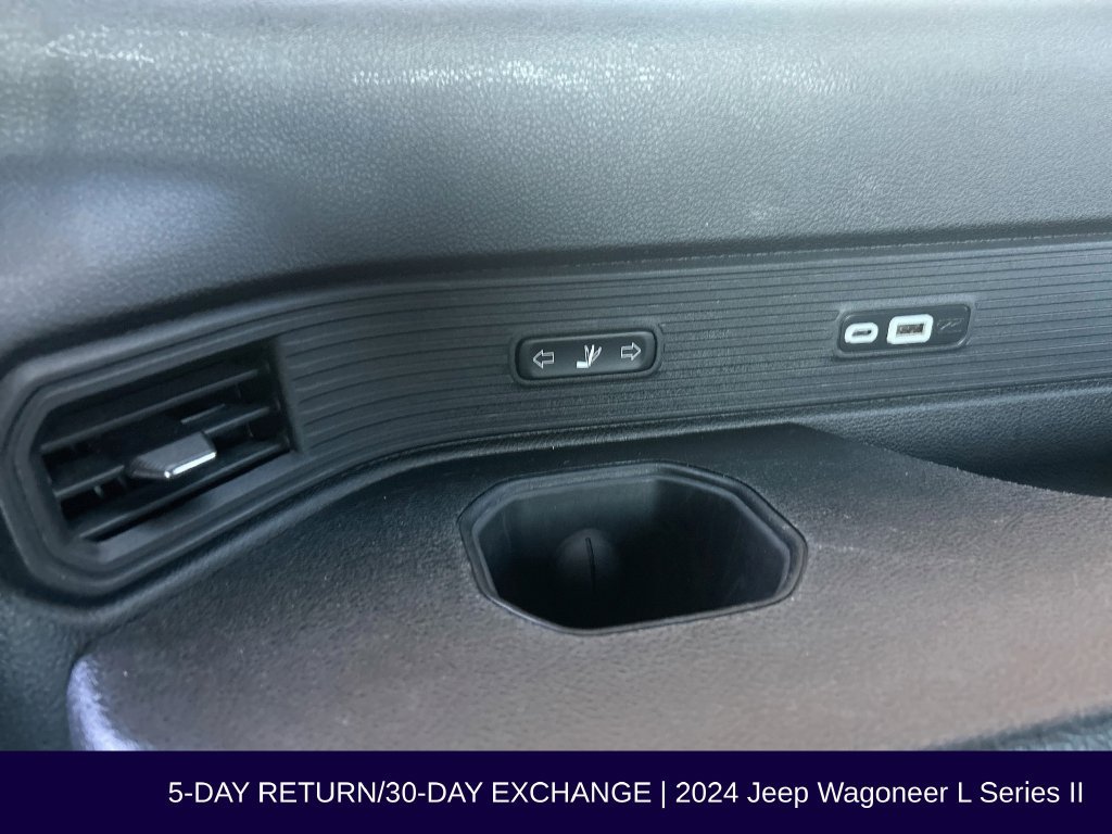 Used 2024 Jeep Wagoneer L Series II AWD/4WD image 46