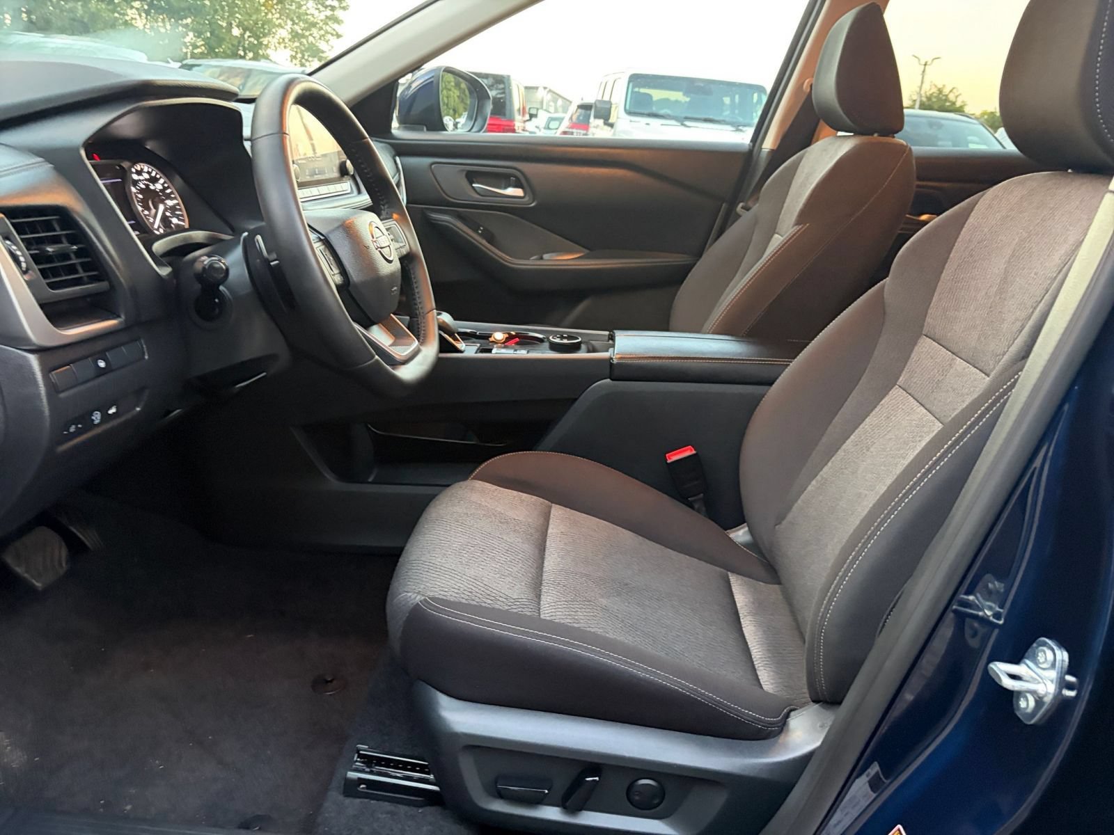 Used 2026 Nissan Rogue SV AWD/4WD image 28