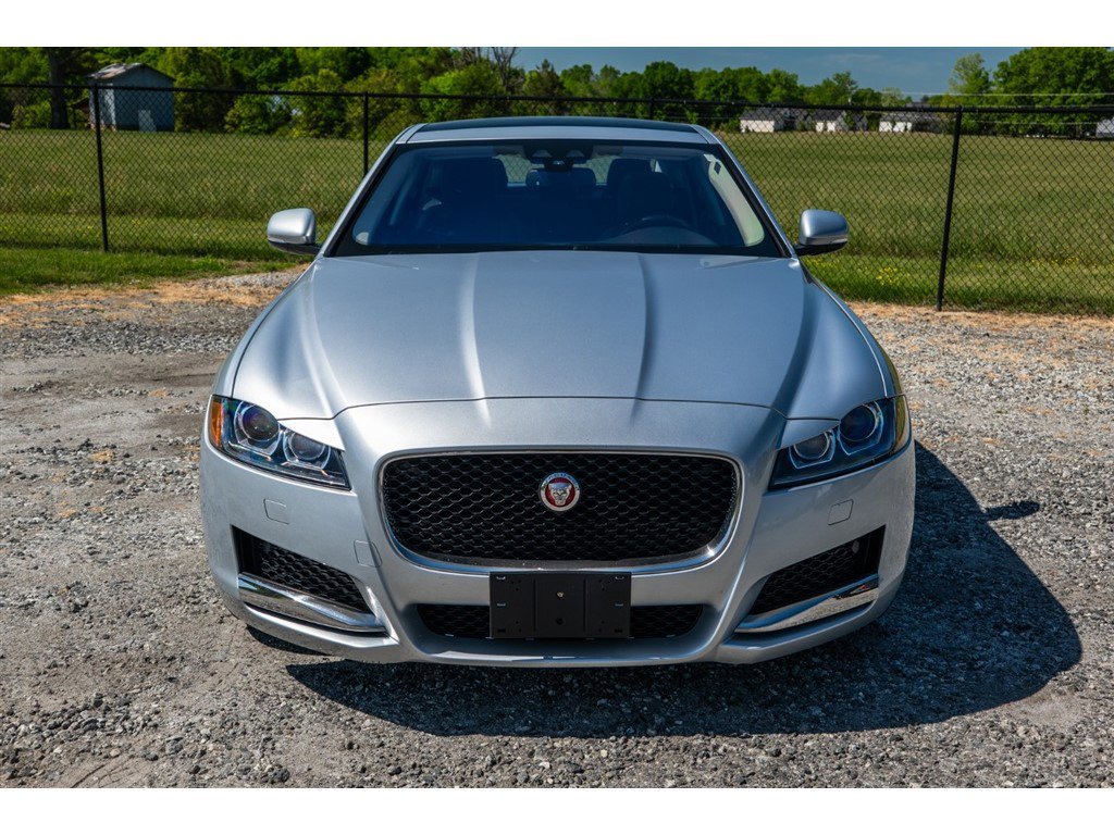 Used 2017 Jaguar XF Premium image 2