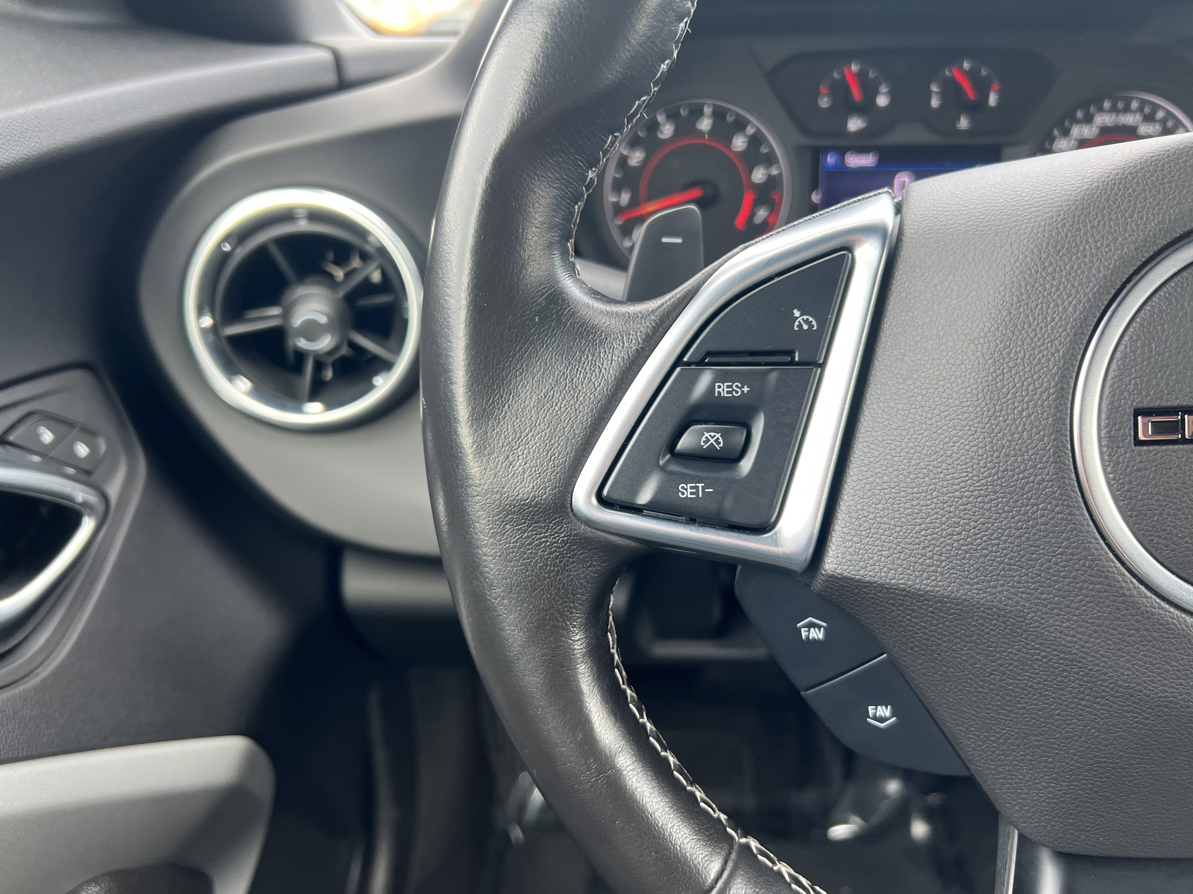 Used 2022 Chevrolet Camaro LT image 25