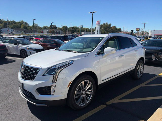 Used 2025 Cadillac XT5 Premium Luxury w/ Technology Package FWD image 2