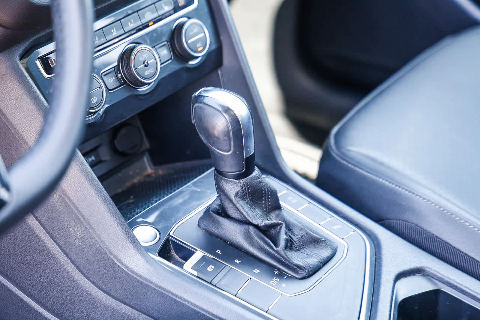 Used 2020 Volkswagen Tiguan SEL image 20