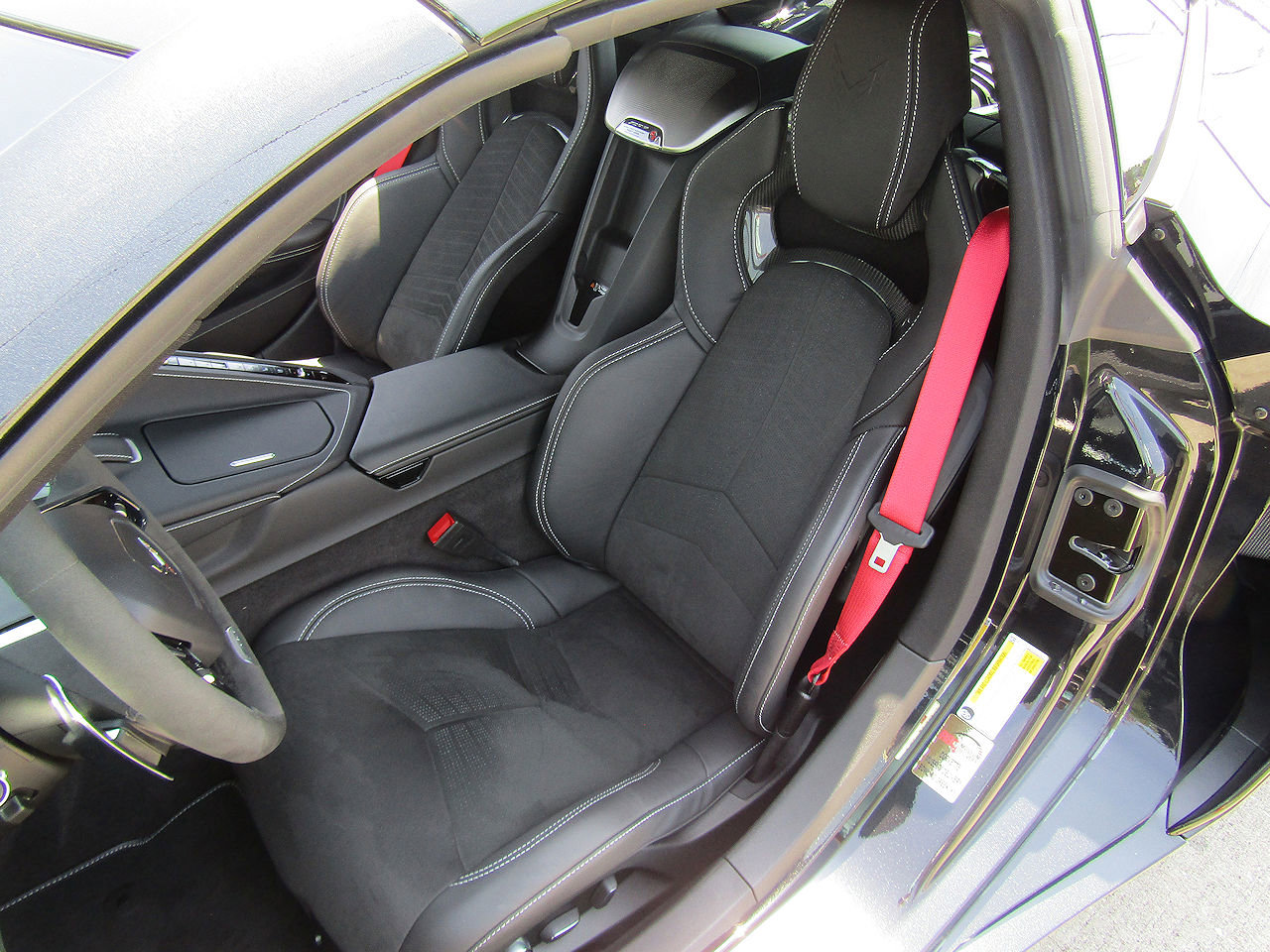 Used 2024 Chevrolet Corvette Z06 RWD image 9