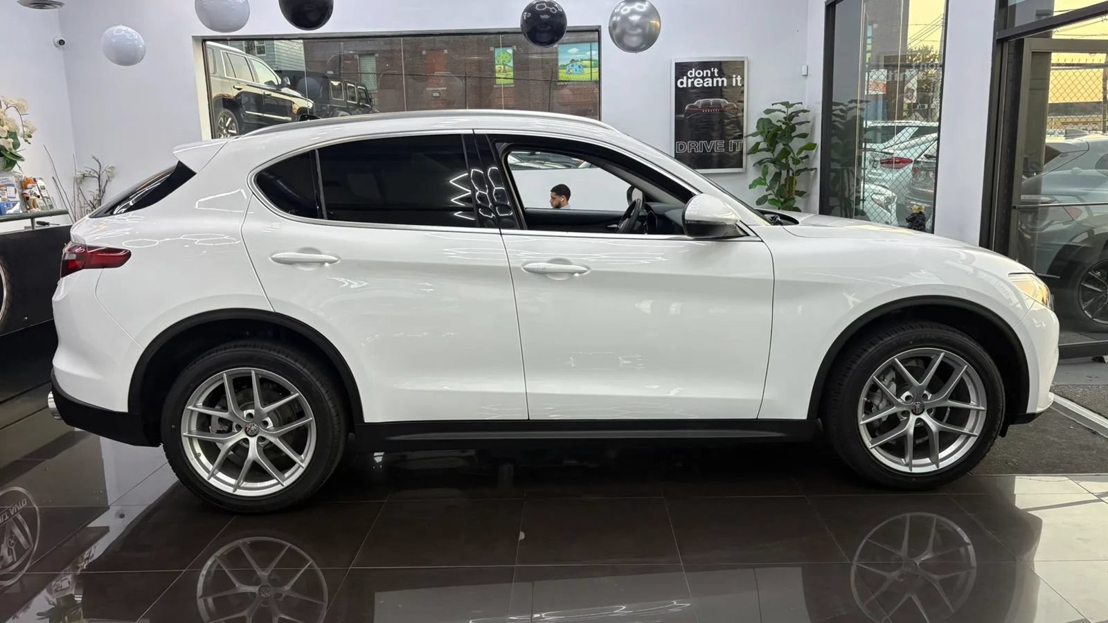 Used 2018 Alfa Romeo Stelvio Ti AWD/4WD image 9