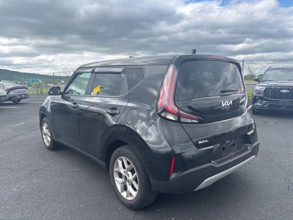 Used 2023 Kia Soul LX w/ LX Technology Package FWD image 5