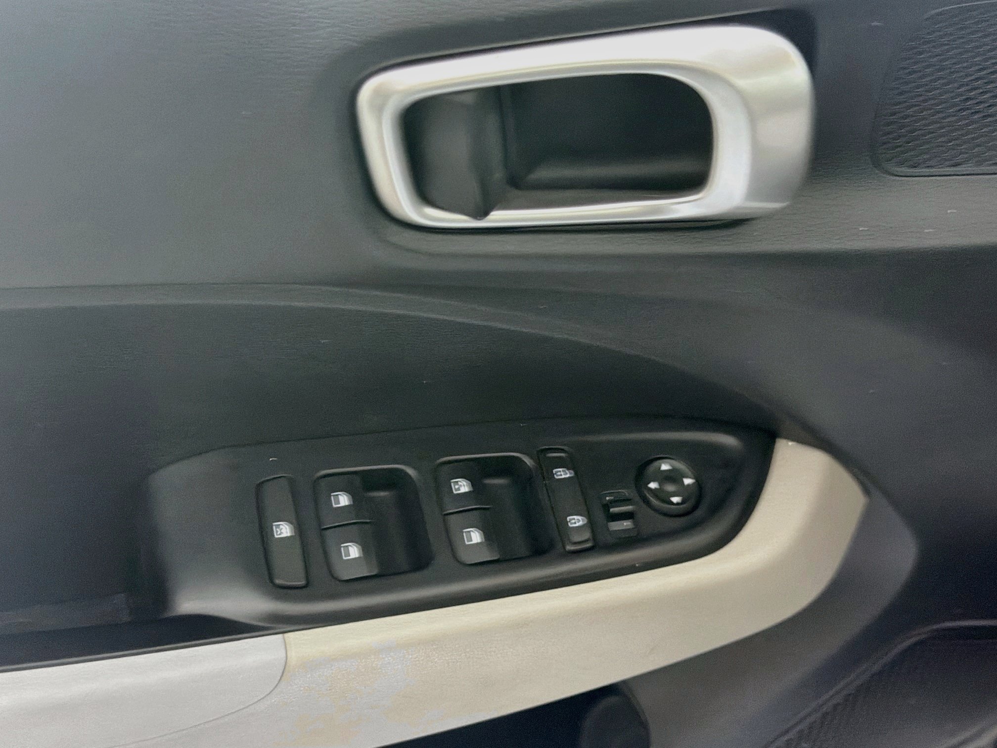 Used 2025 Hyundai Venue SEL FWD image 15