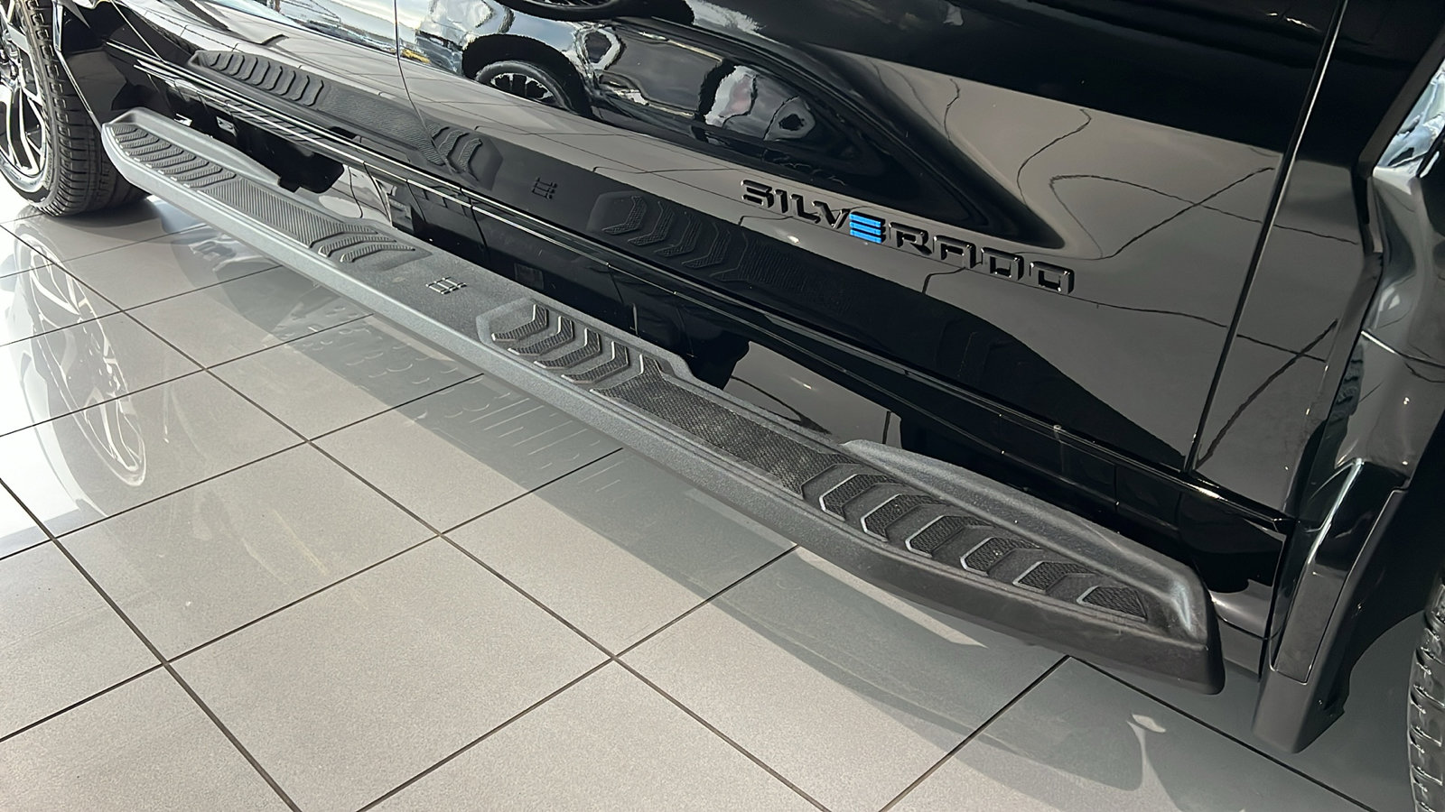 New 2024 Chevrolet Silverado EV RST image 4