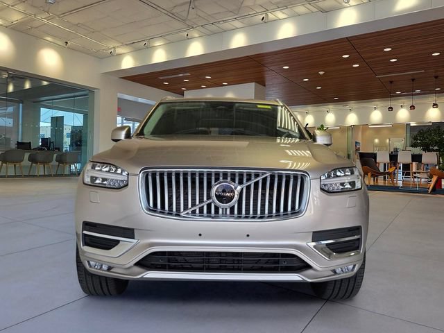 Certified 2023 Volvo XC90 B6 Plus AWD/4WD image 5