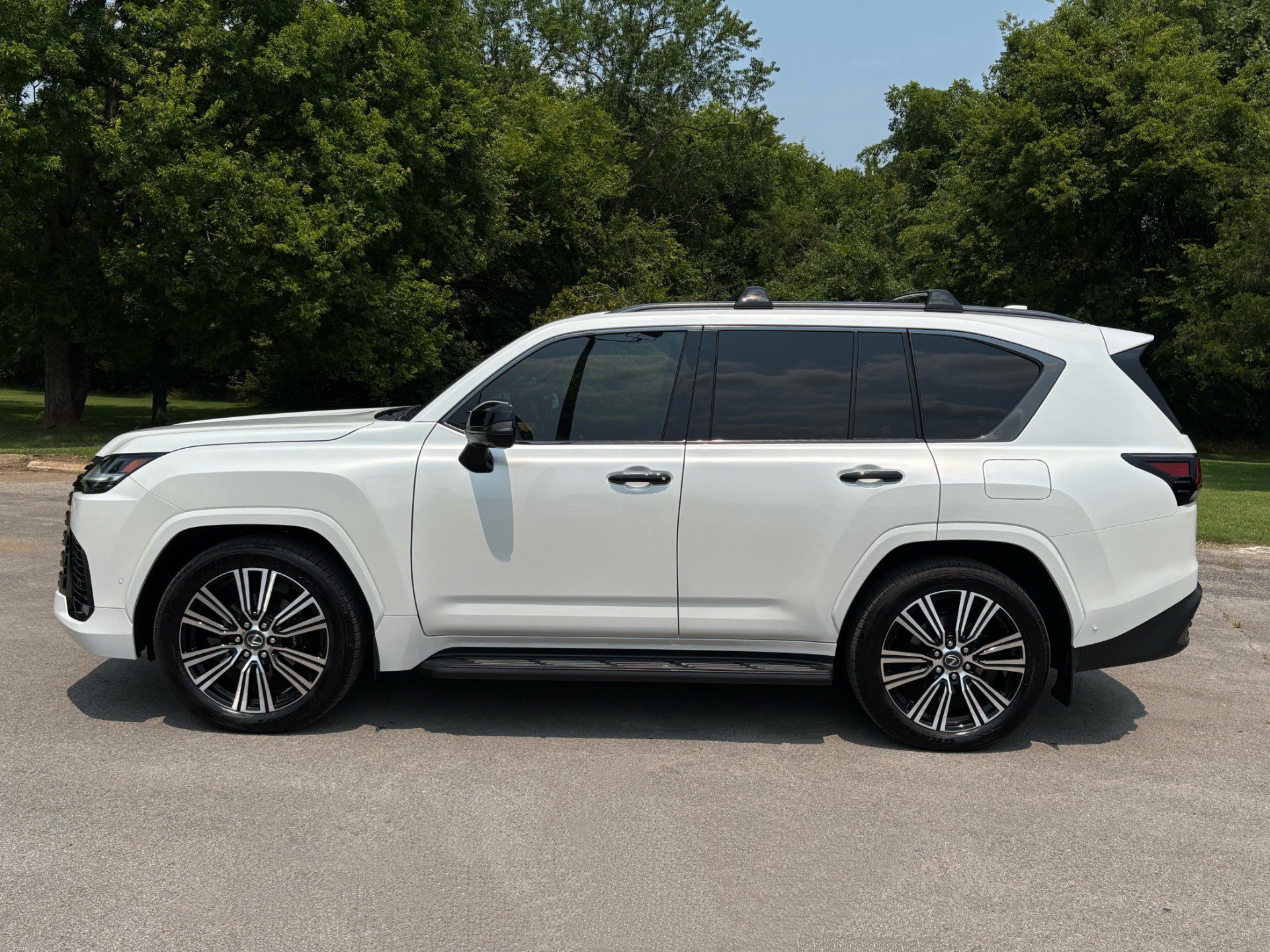 Used 2025 Lexus LX 700h Luxury w/ Appearance Package AWD/4WD image 7