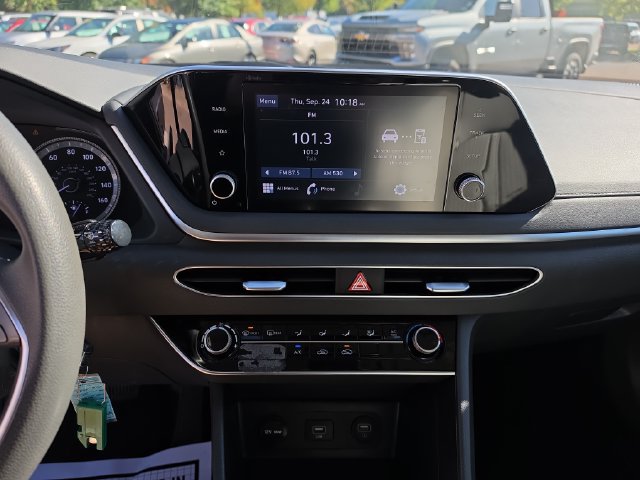 Used 2023 Hyundai Sonata SE FWD image 17