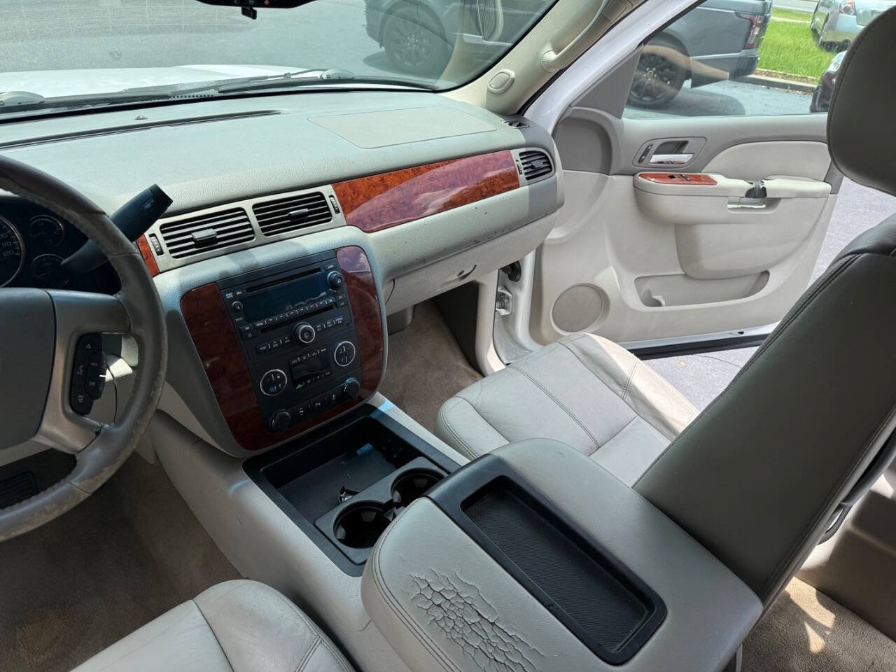 Used 2012 Chevrolet Suburban LT RWD image 9
