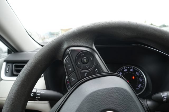 Used 2022 Toyota RAV4 XLE FWD image 25