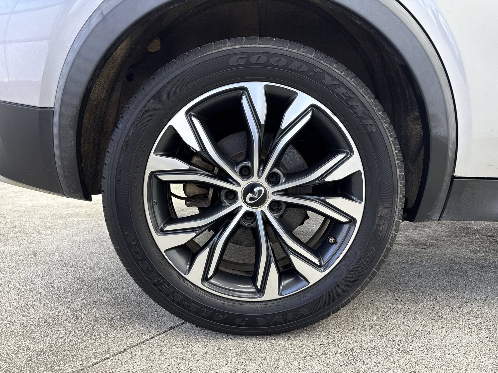 Used 2018 INFINITI QX30 Premium w/ Cargo Package AWD/4WD image 41