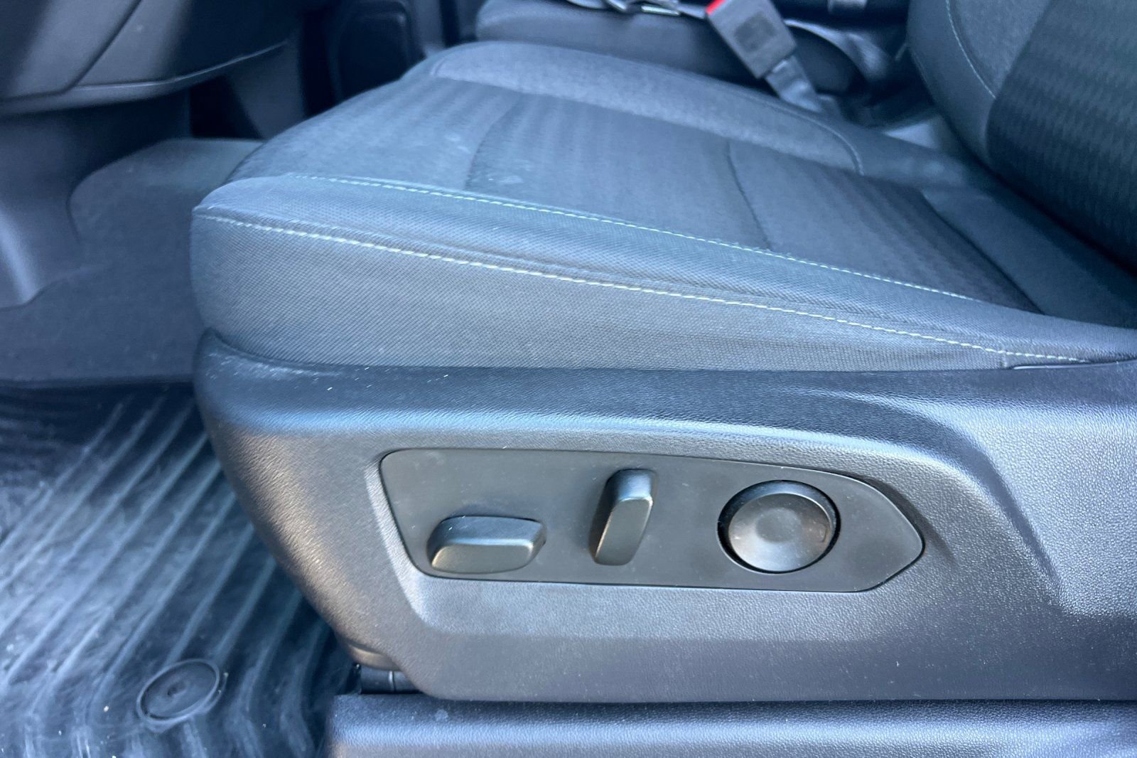 Used 2023 Chevrolet Silverado 1500 Custom w/ LPO, Dark Essentials Package AWD/4WD image 14