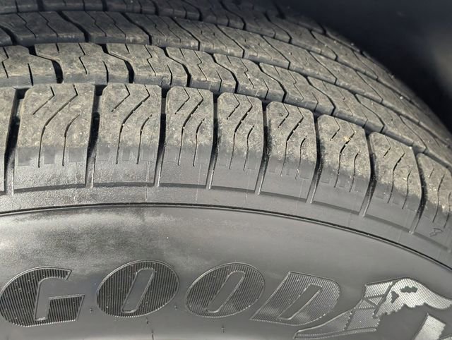 Used 2023 Chevrolet Suburban Premier image 9