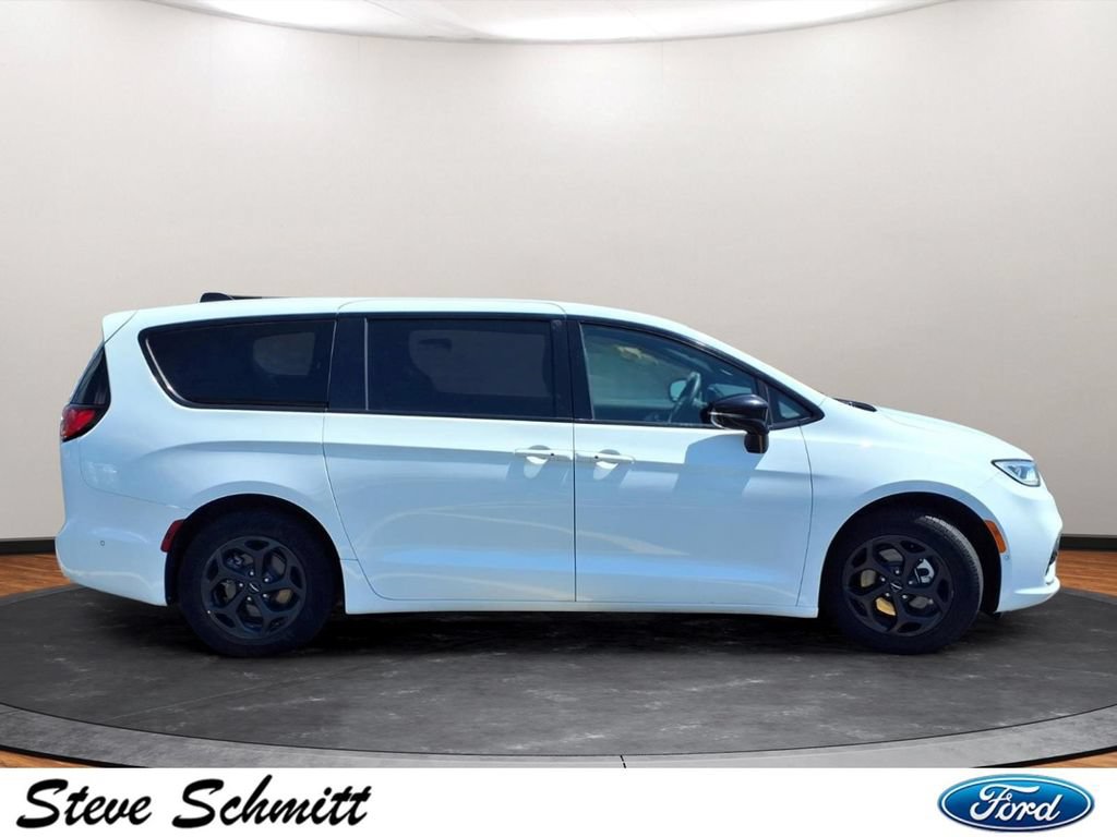 Used 2024 Chrysler Pacifica Limited FWD image 28