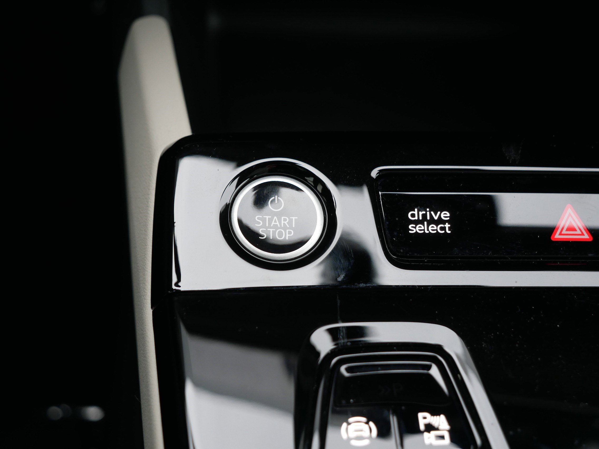 Used 2025 Audi A6 e-tron Prestige w/ Beige Warm Weather Package image 29