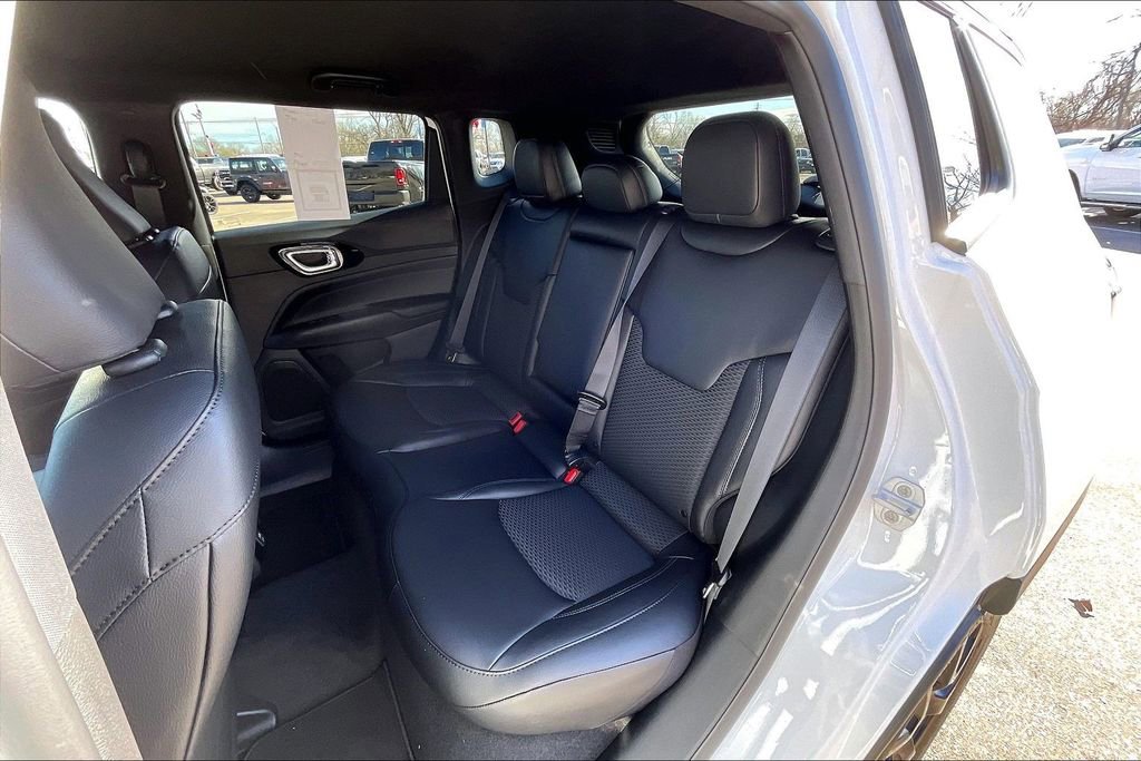 New 2026 Jeep Compass Latitude image 10