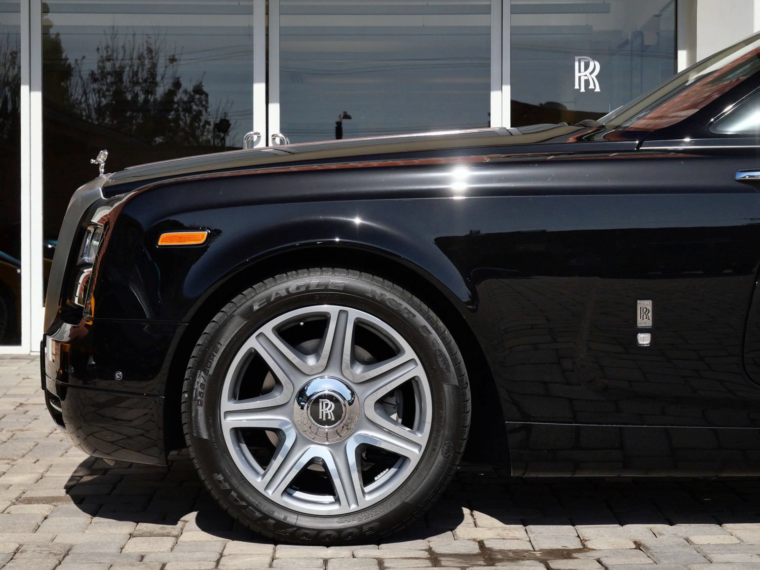 Used 2013 Rolls-Royce Phantom Drophead Coupe RWD image 12