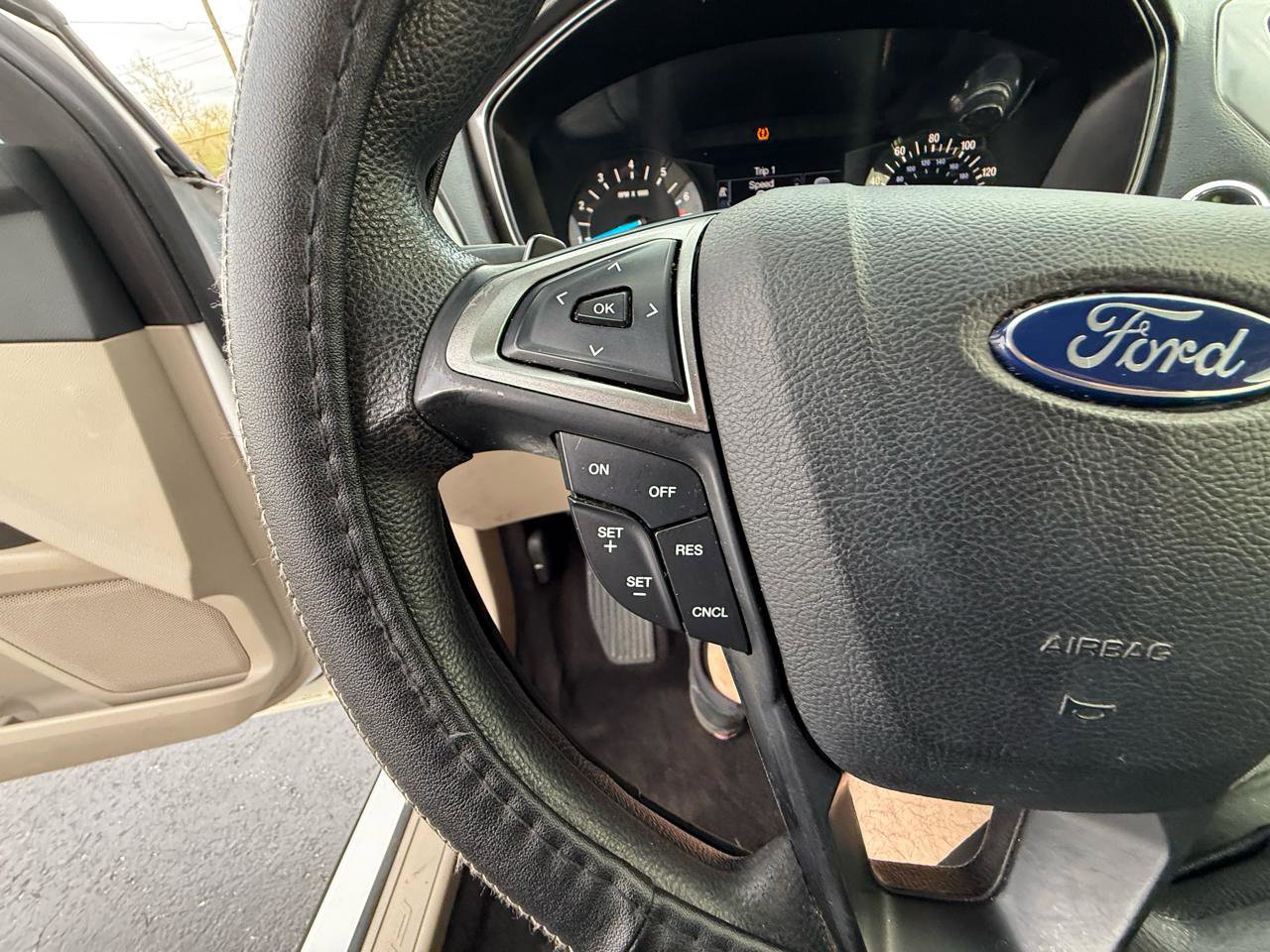 Used 2017 Ford Fusion SE image 19